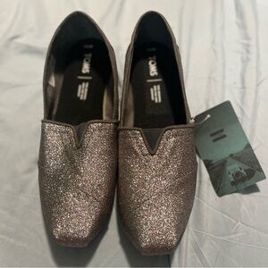 Women’s TOMS shoes size 9.5